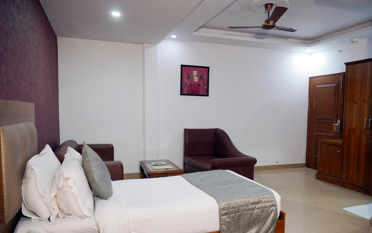 The Lohmod - Boutique At Delhi Airport Hotel