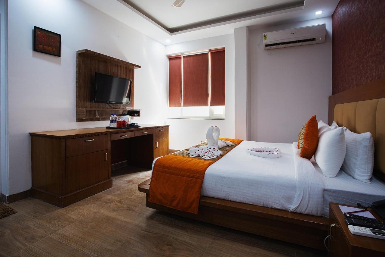 The Lohmod - Boutique At Delhi Airport Hotel