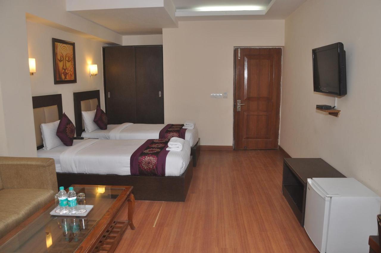 The Lohmod - Boutique At Delhi Airport Hotel